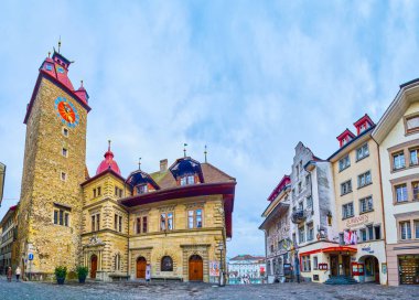 LUCERNE, SWITZERLAND - MARCH 30, 2022: Panoramic view on Kornmarkt square and medieval Town Hall, on March 30 in Lucerne, Switzerland