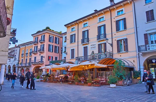 Desenzano Del Garda Itálie Dubna 2022 Večer Piazza Giuseppe Malvezzi — Stock fotografie