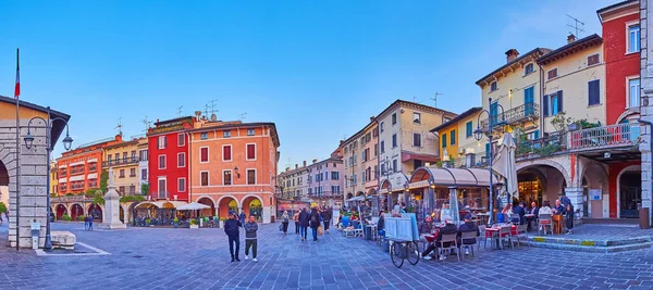 Desenzano Del Garda Itálie 2022 Panorama Soumraku Piazza Giuseppe Malvezzi — Stock fotografie