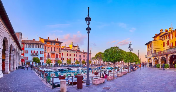 Njut Kvällspromenaden Porto Vecchio Gamla Hamnen Med Färgade Herrgårdar Runt — Stockfoto