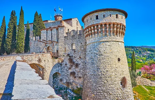 Medieval Stone Brescia Castle Ponte Levatoio Bridge Dug Moat Prigionieri — Stock Photo, Image