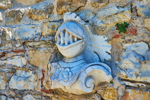Witte Stenen Sculptuur Van Middeleeuwse Ridder Gebouwd Muur Van Castello — Stockfoto