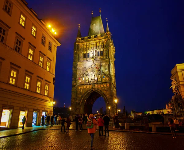 Czech Republic 2022年3月4日旧市街橋タワー 夜間照明 3月4日チェコ共和国プラハ — ストック写真