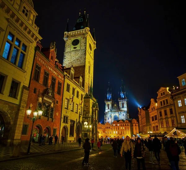Czech Republic 2022年3月4日旧市街広場の夜の散歩 周辺のランドマークの素晴らしい夜のイルミネーション 3月4日チェコ共和国プラハ — ストック写真