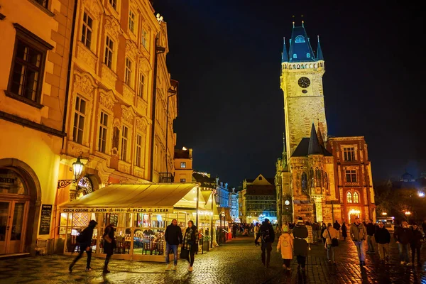 Czech Republic 2022年3月4日チェコ共和国プラハの旧市街広場でのナイトライフ — ストック写真