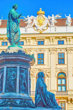 Avusturya, Viyana 'daki Hofburg Sarayı' nın iç avlusunda bulunan Kaiser-Franz-Denkmal anıtı (Kaiser Franz I Monument)