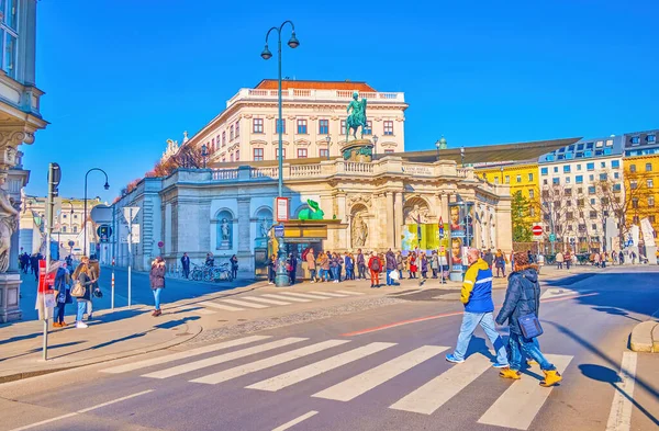 Vienna Αυστρια Φεβρουαριου 2019 Περπατήστε Albertinaplatz Ιστορικό Μουσείο Albertina Στις — Φωτογραφία Αρχείου