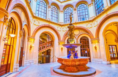 VIENNA, AUSTRIA - 17 Şubat 2019: Palais Ferstel 'in küçük bahçesindeki Tuna Denizkızı Çeşmesi, 17 Şubat' ta Avusturya 'nın Viyana kentinde