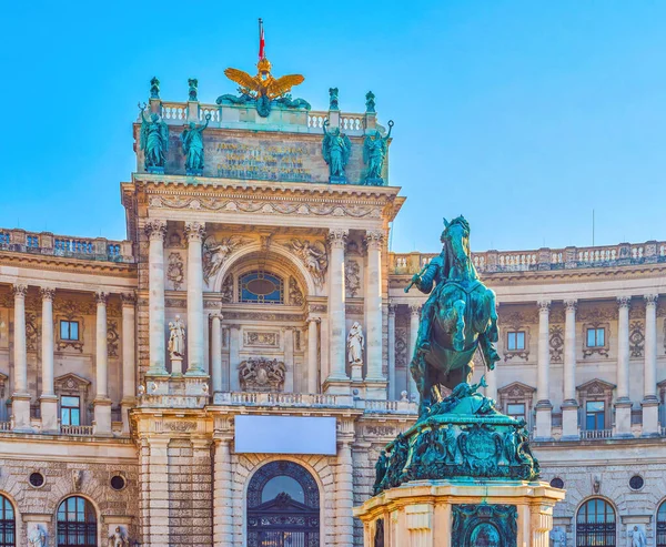 Staty Eugene Savoy Och Neue Burg Wing Hofburg Bakgrund Wien — Stockfoto