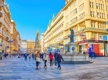 VIENNA, AUSTRIA - 17 Şubat 2019: Graben 'de yürüyüş, eski şehrin göbeğindeki merkez yaya ve alışveriş caddesi, 17 Şubat' ta Avusturya 'nın Viyana kentinde