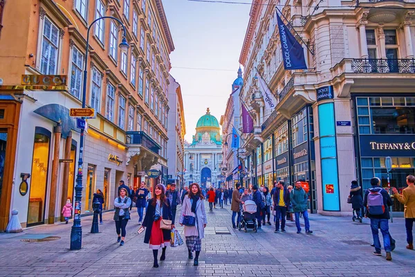 Vienna Austria February 2019 Crowded Kohlmarkt Shopping Street Evening Time — Stock Photo, Image