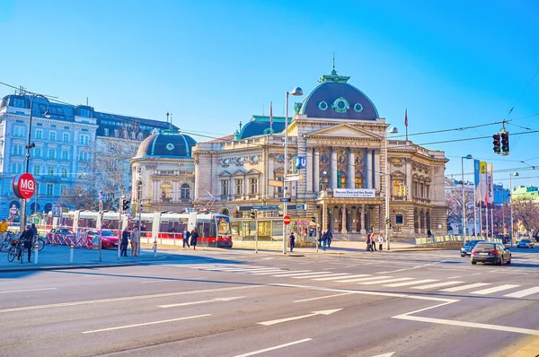 Wiedeń Austria Luty 2019 Ruch Museumsplatz Plac Widokiem Wielki Budynek — Zdjęcie stockowe