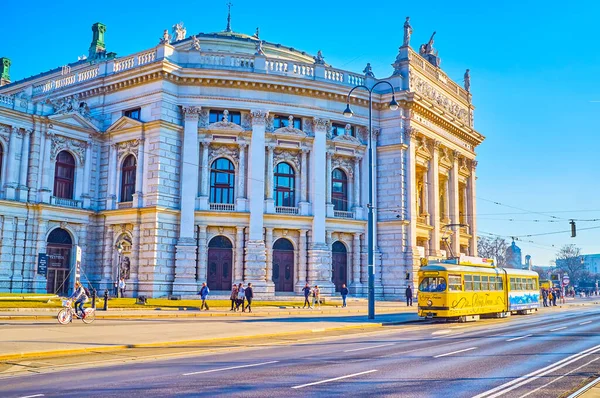 Vienna Αυστρια Φεβρουαριου 2019 Retro Styled Yellow Tram Rides Ringstrasse — Φωτογραφία Αρχείου