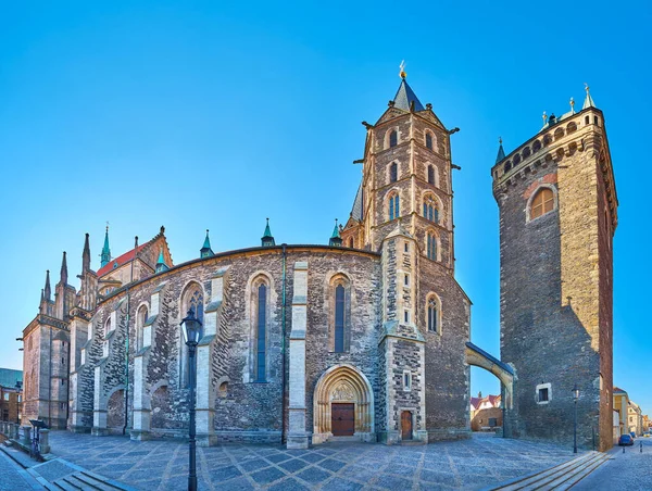 Panorama Della Chiesa Parrocchiale Medievale Gotica San Bartolomeo Con Campanile — Foto Stock