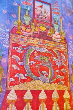 Bangkok, Tayland 'daki Wat Bowonniwet Vihara kompleksindeki tapınağın duvarındaki renkli fresk.