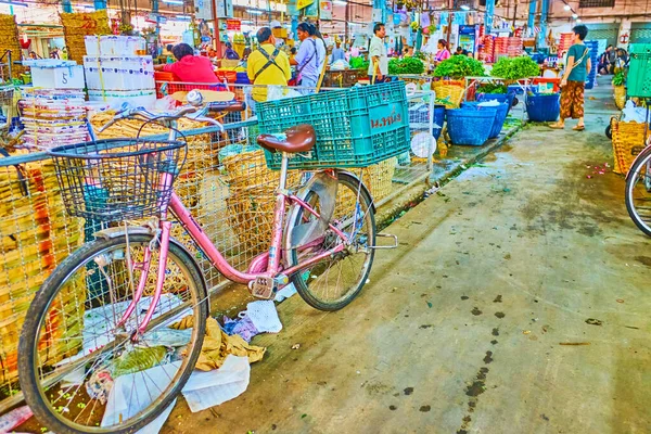 バンコク エイプリル社2019年4月23日 タイのバンコクで4月23日に開催された パーク自転車のあるワン ブラッハ フィロム地区の農業市場の路地 — ストック写真