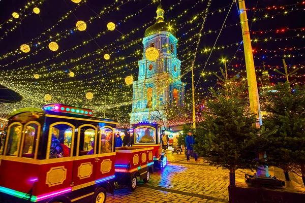 Kyiv Ukraine 2021年12月28日 ウクライナのキエフで12月28日にクリスマスフェア ソフィア広場 キエフ ウクライナの観光列車 — ストック写真