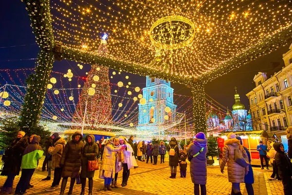 Kyiv Ukraine 2021年12月28日 ウクライナのキエフで12月28日に開催されるクリスマスフェア ソフィア広場の装飾ゲート — ストック写真