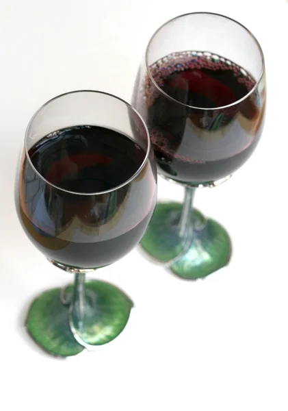 Kırmızı şaraplı iki bardak. — Stok fotoğraf