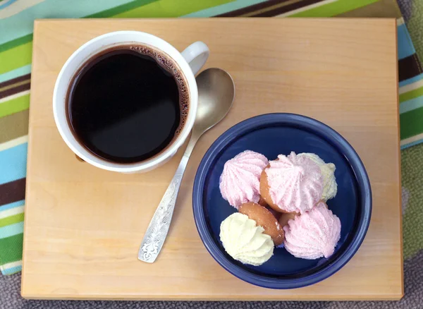 Vista a la taza de café y galletas — Foto de Stock