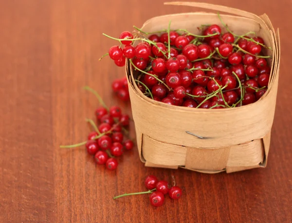 Red currant on a table — Stock Photo, Image