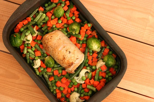 Stuffed chicken roll with vegetables — Stock Photo, Image