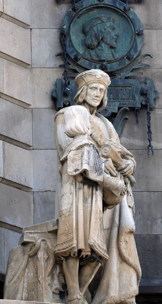 雕像 (Jaume Ferrer 德聂) 位于哥伦布雕像 — 图库照片