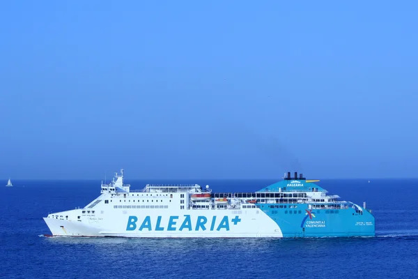 Barcelona, Španělsko - 24. července: řádky balearia loď míří do Stock Obrázky