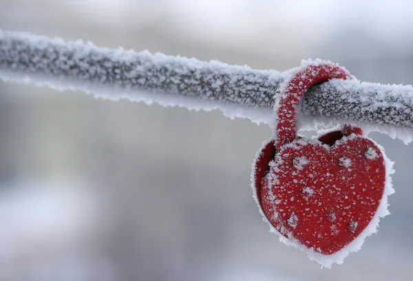 Serrure congelée en forme de coeur comme symbole — Photo