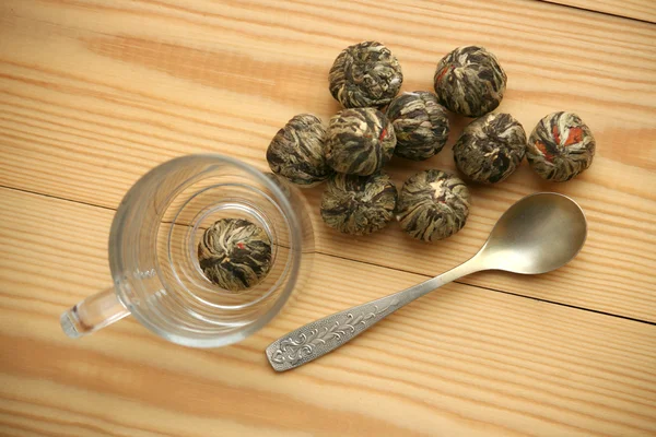 Chinese green tea balls with jasmine flowers, tea cup — Stock Photo, Image