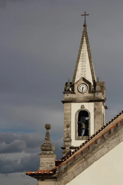 Kilisenin çan kulesi