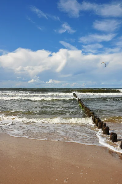 mielno Baltık Denizi'nde kumsalda