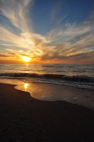 Denizin üzerinde gün batımı