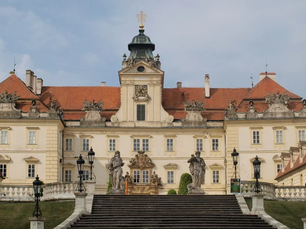 Hermoso castillo monumento histórico Valtice — Foto de Stock