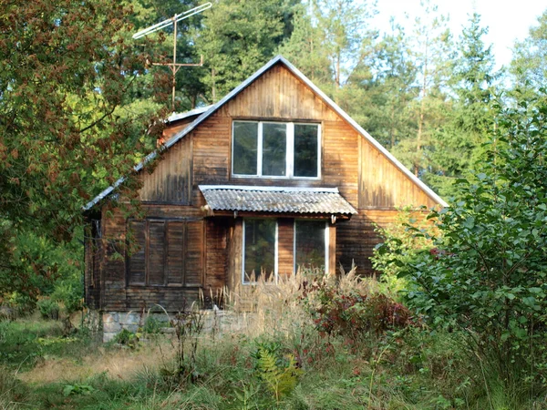 Velha casa desabitada — Fotografia de Stock
