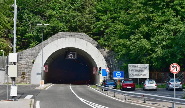 Túnel Ljubelj Tiene Una Longitud 1566 Los Cuales Lado Esloveno — Foto de Stock