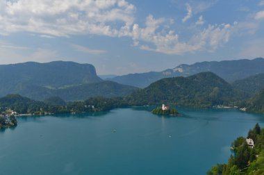 Slovenya 'nın Julian Alpleri eteğinde yer alan Bled Gölü