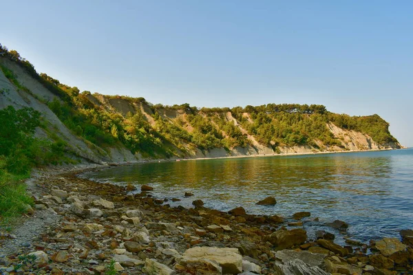 Playa Con Nombre Poético Moon Bay Encuentra Bajo Acantilado Rocoso —  Fotos de Stock