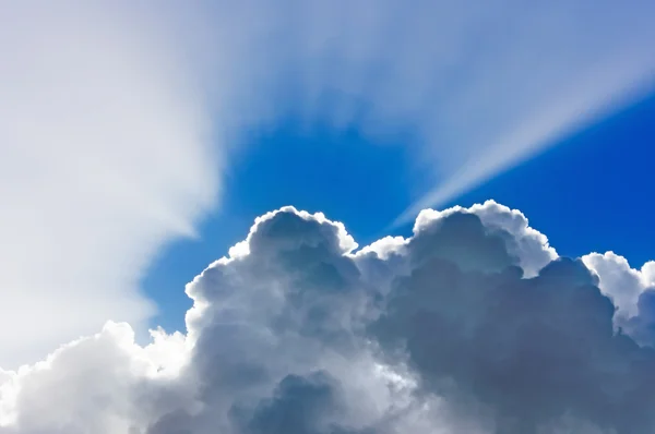 Blue sky with sunbeams — Stock Photo, Image