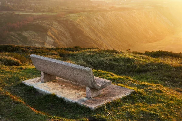 Sitz mit Sonnenuntergangslicht — Stockfoto