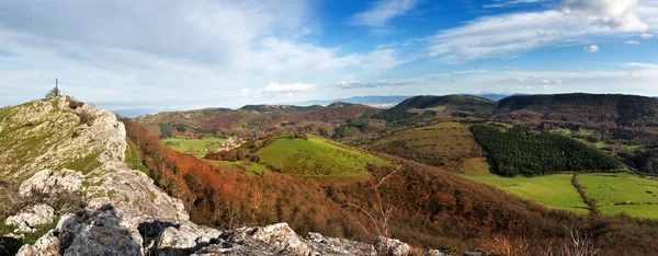 Panoramiczny widok na łąki w regionie alava, kraju Basków. — Zdjęcie stockowe