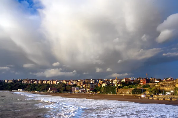 Spiaggia di Getxo con cielo tempestoso — Foto Stock