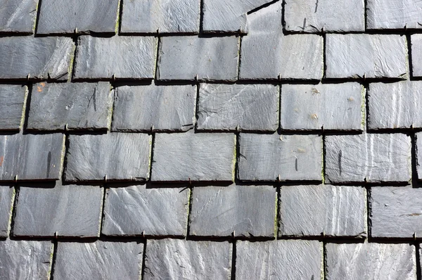 Sfondo sul tetto con piastrelle in ardesia — Foto Stock