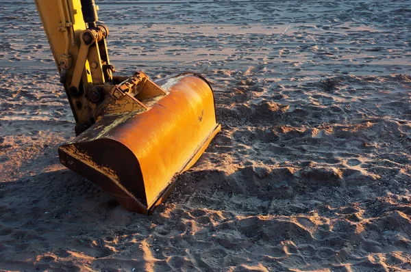 Buldozer plaj kumu Temizleme — Stok fotoğraf