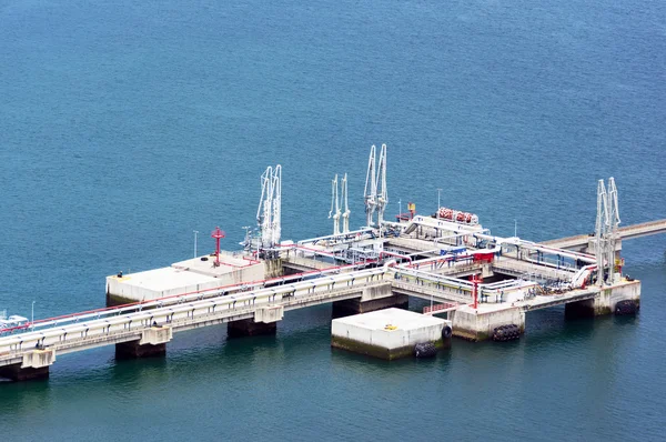 Industrial platform on the sea — Stock Photo, Image