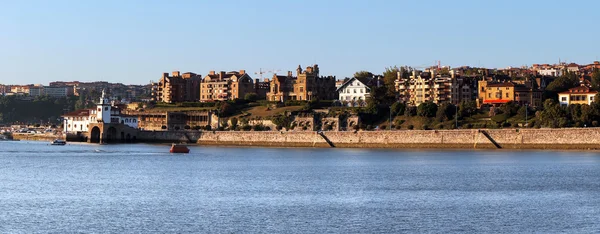 Getxo yerleşim bölgesinde denize sıfır ile — Stok fotoğraf