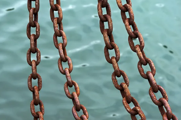 Chains of anchor hanging on water — Stock Photo, Image