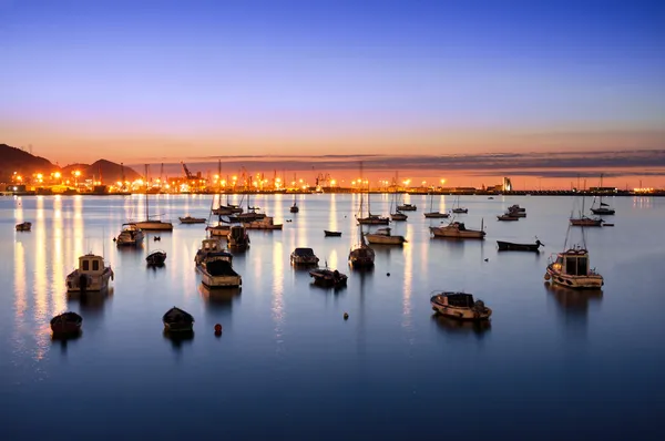 Puerto getxo por la noche con yatchs y veleros — Foto de Stock