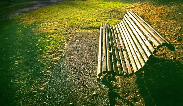 Banc sur un parc — Photo