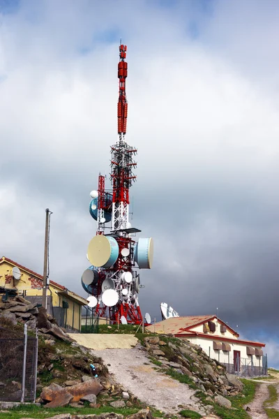 Radar tower near a house — Stock Photo, Image